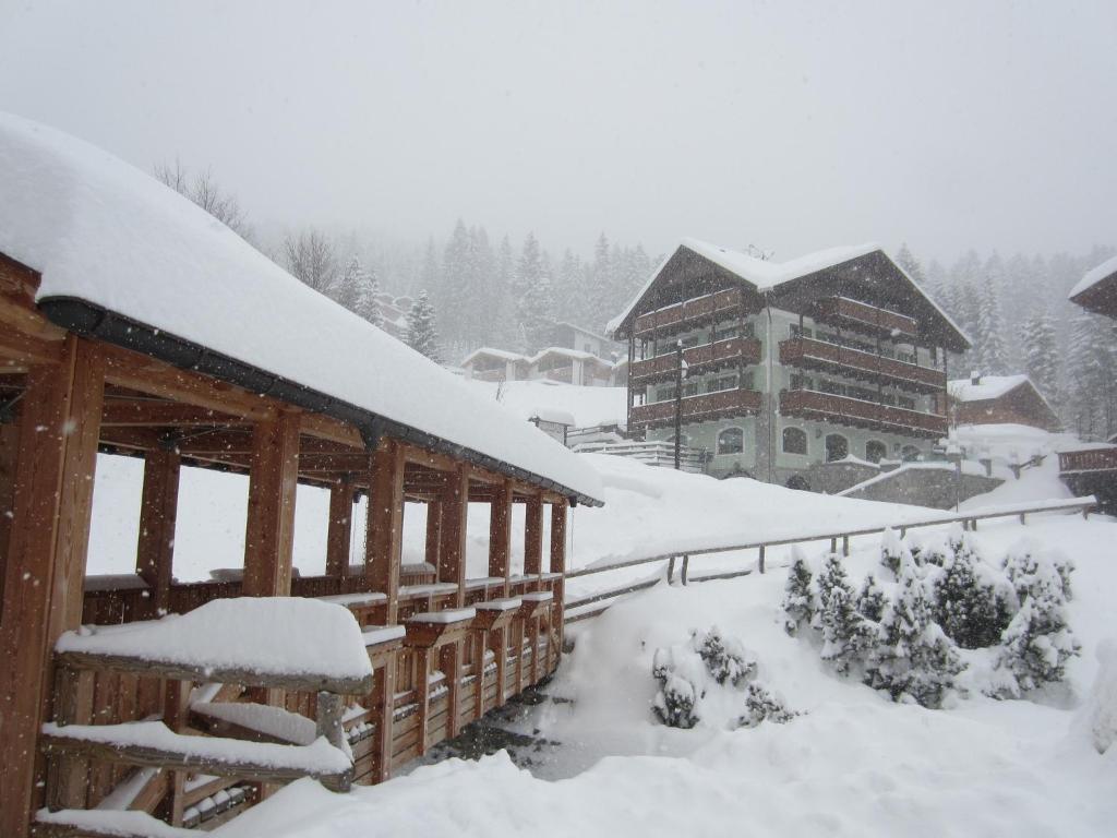 Rta Torre Del Brenta Aparthotel Madonna di Campiglio Exterior photo